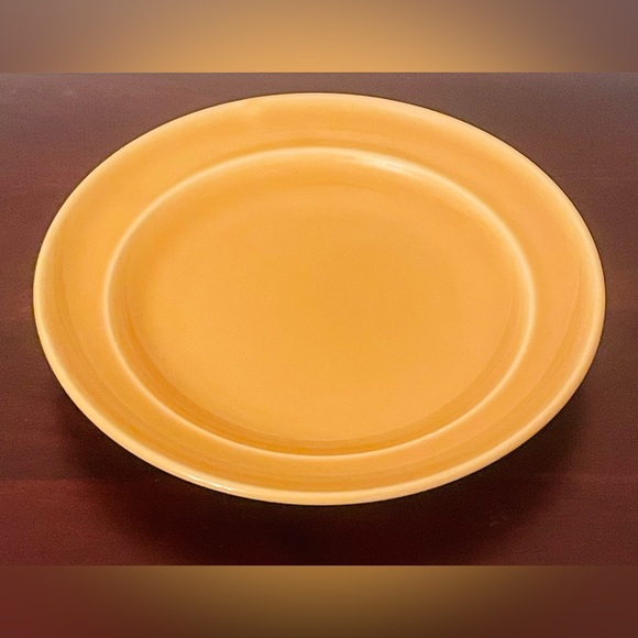 A SET OF FIVE POTTERY BARN   SOPHIA   DINNER & SALAD PLATES: 2 DINNER & 3 SALAD - Picture 10 of 12